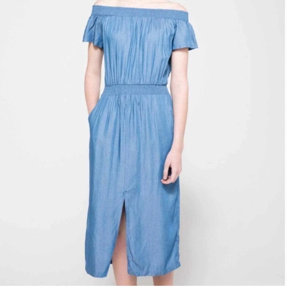 Farrow by Need Supply Chambray Off The Shoulder Dress Size Medium Blue Midi